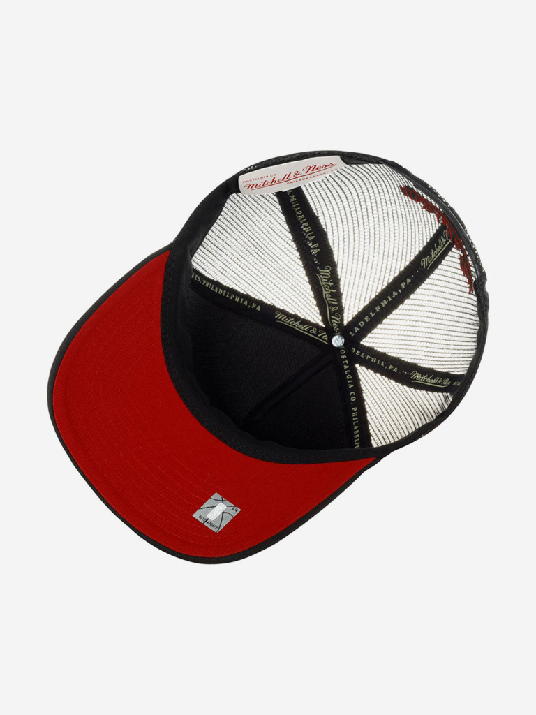 Бейсболка с сеточкой MITCHELL NESS HHSS5345-CBUYYPPPBLCK Chicago Bulls NBA