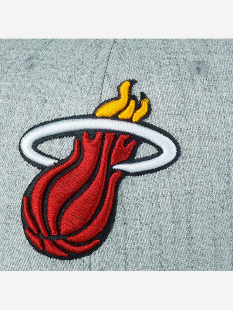 Бейсболка MITCHELL NESS HHSS3273-MHEYYPPPGYHT Miami Heat NBA