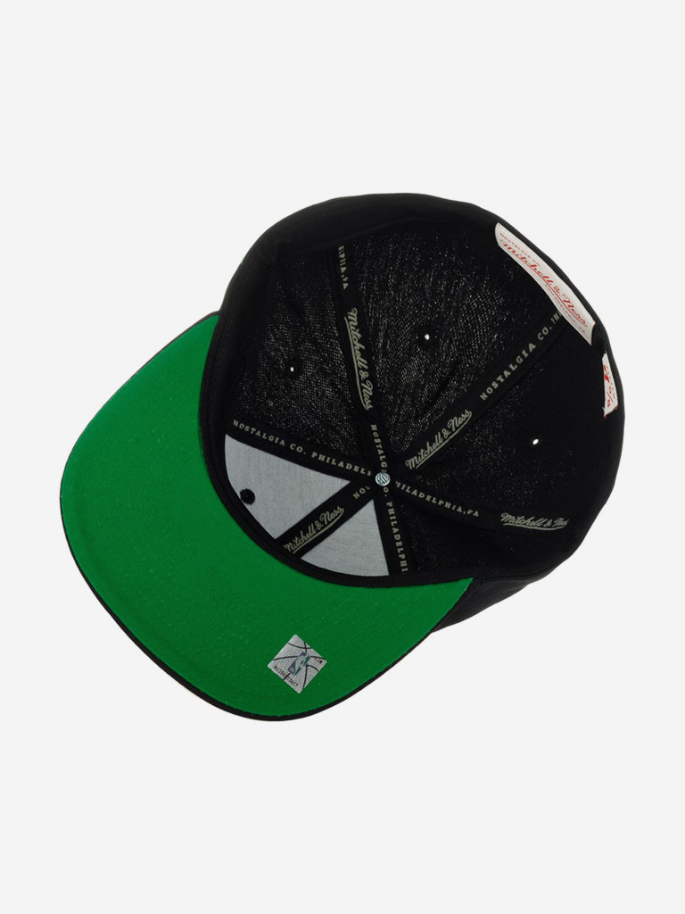 Бейсболка с прямым козырьком MITCHELL NESS HHSF4790-NYKYYPPPBLCK New York Knicks NBA (черный)