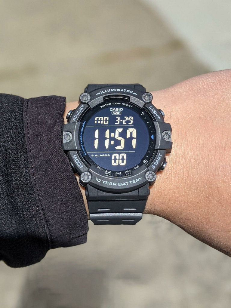 Спортивные часы CASIO ILLUMINATOR AE-1500WH-8B