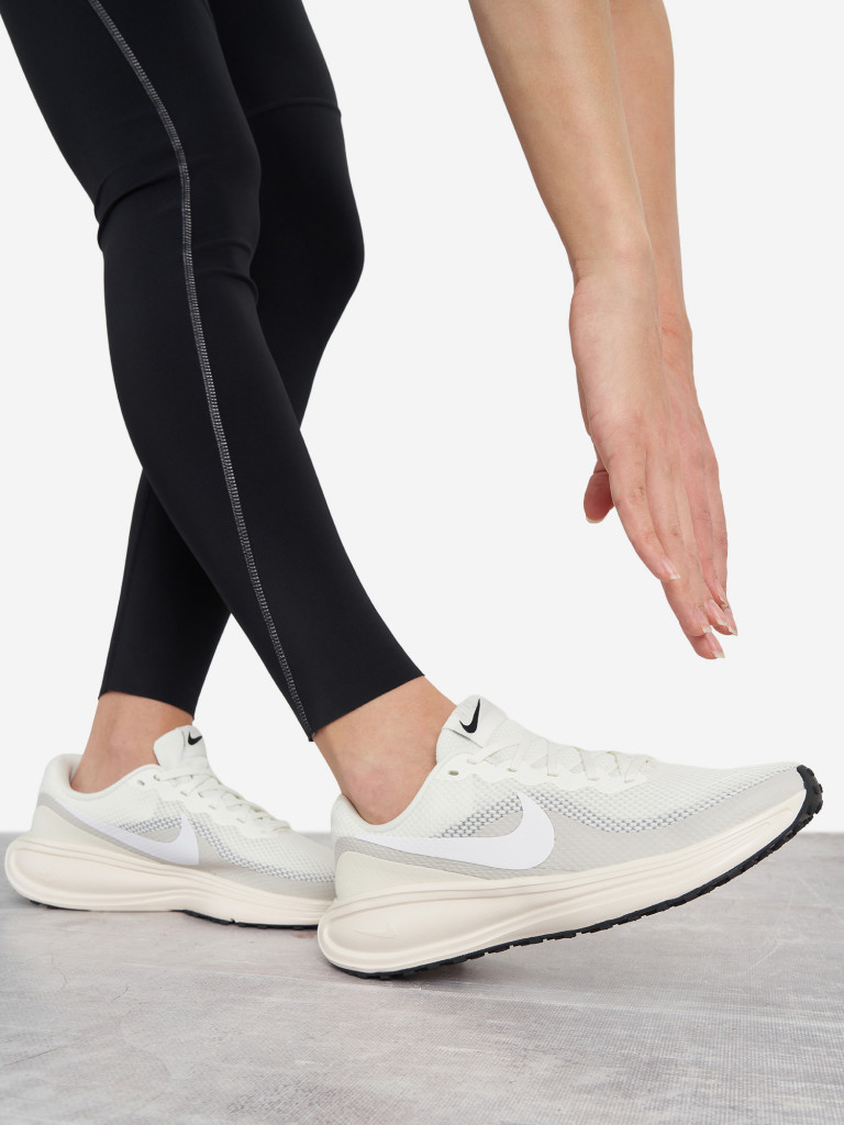 Кроссовки женские Nike Revolution 8