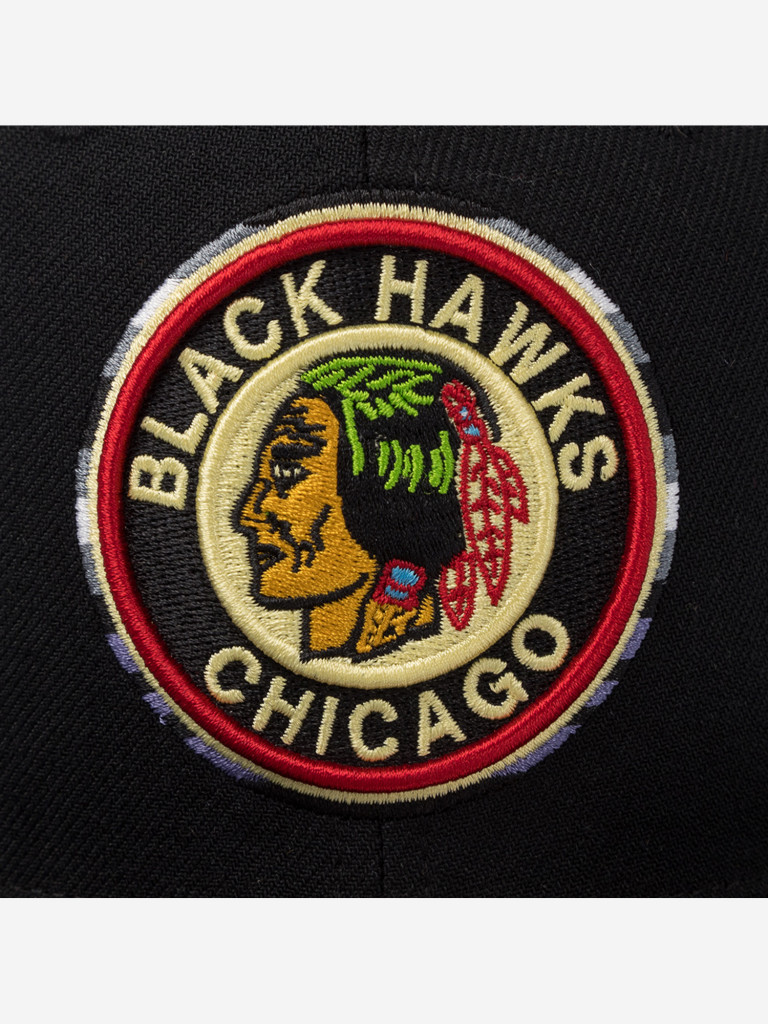 Бейсболка с прямым козырьком MITCHELL NESS HS11482-CBHBLCK Chicago Blackhawks NHL (черный)