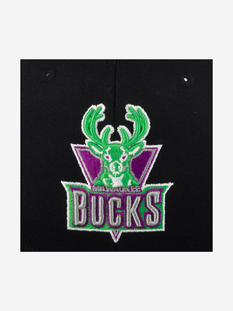 Бейсболка с прямым козырьком MITCHELL NESS HHSS5471-MBUYYPPPBLCK Milwaukee Bucks NBA (черный)