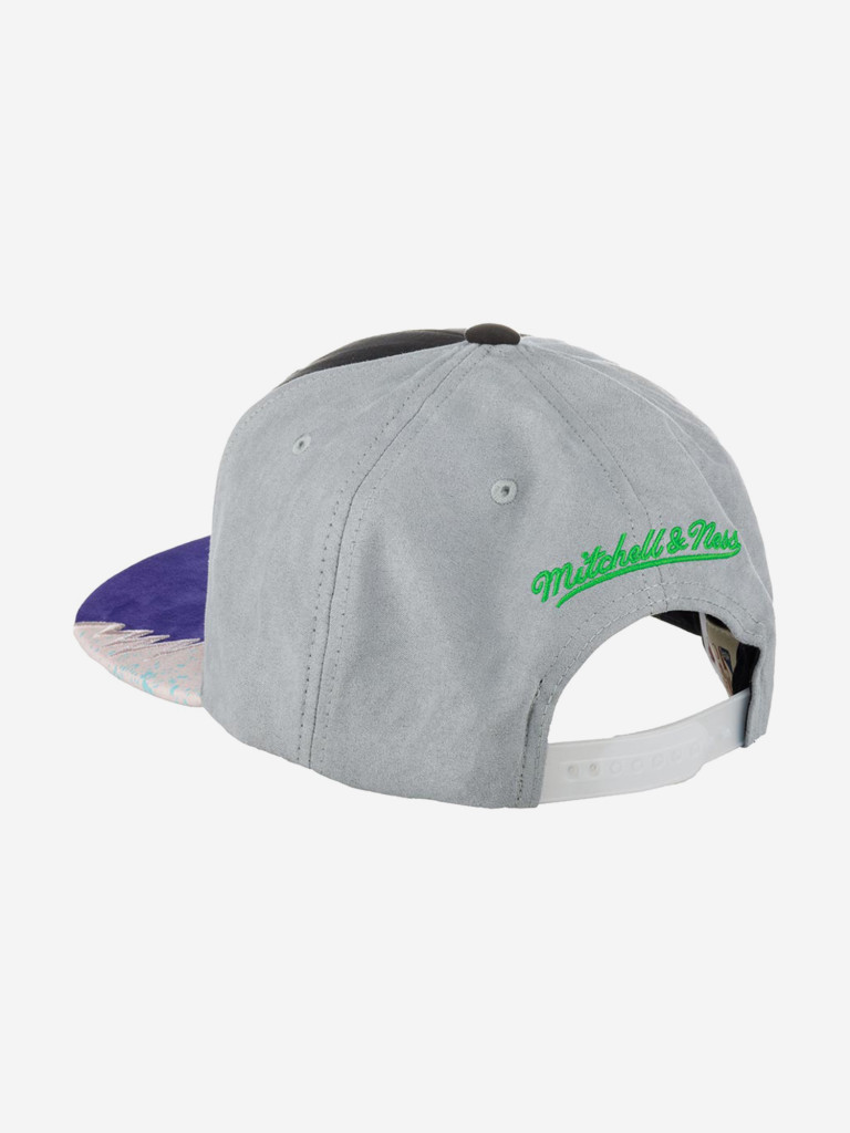 Бейсболка с прямым козырьком MITCHELL NESS HHSS1102-CBUYYPPPBKGY Chicago Bulls NBA