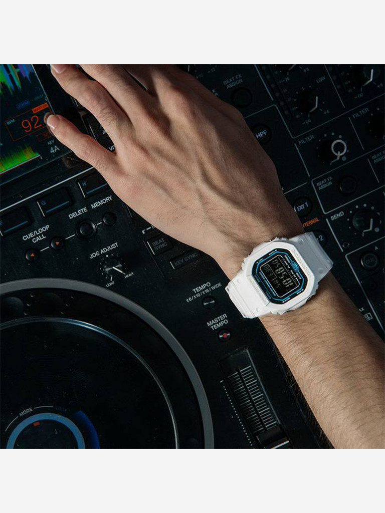 Спортивные часы CASIO G-SHOCK DW-B5600SF-7E