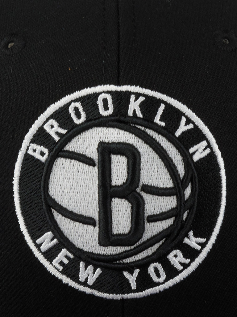 Бейсболка с прямым козырьком MITCHELL NESS HHSS5341-BNEYYPPPBLCK Brooklyn Nets NBA (черный)