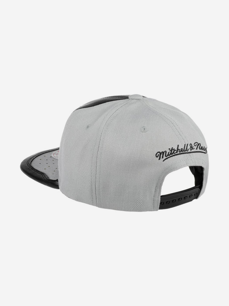 Бейсболка с прямым козырьком MITCHELL NESS 6HSSMM19224-CBUBKGY Chicago Bulls NBA (черный)