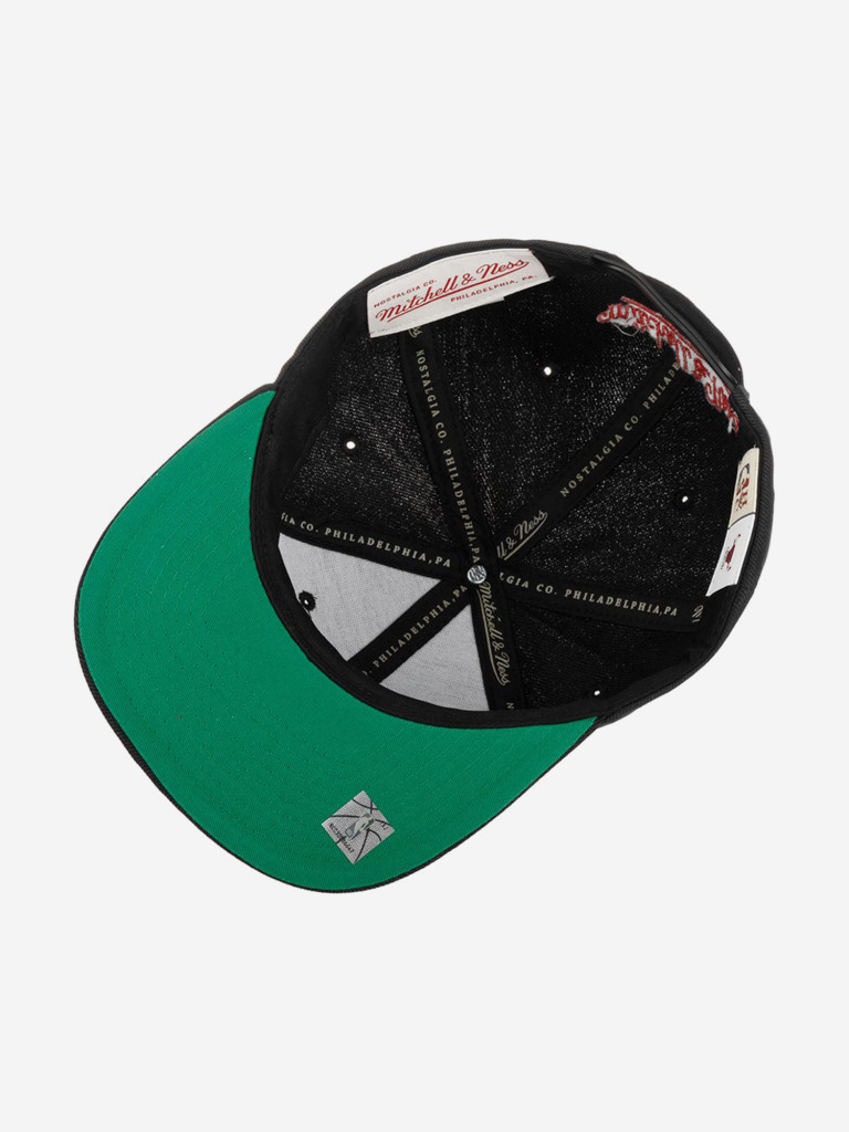 Бейсболка с прямым козырьком MITCHELL NESS 6HSSJS19079-CBUBLCK Chicago Bulls NBA