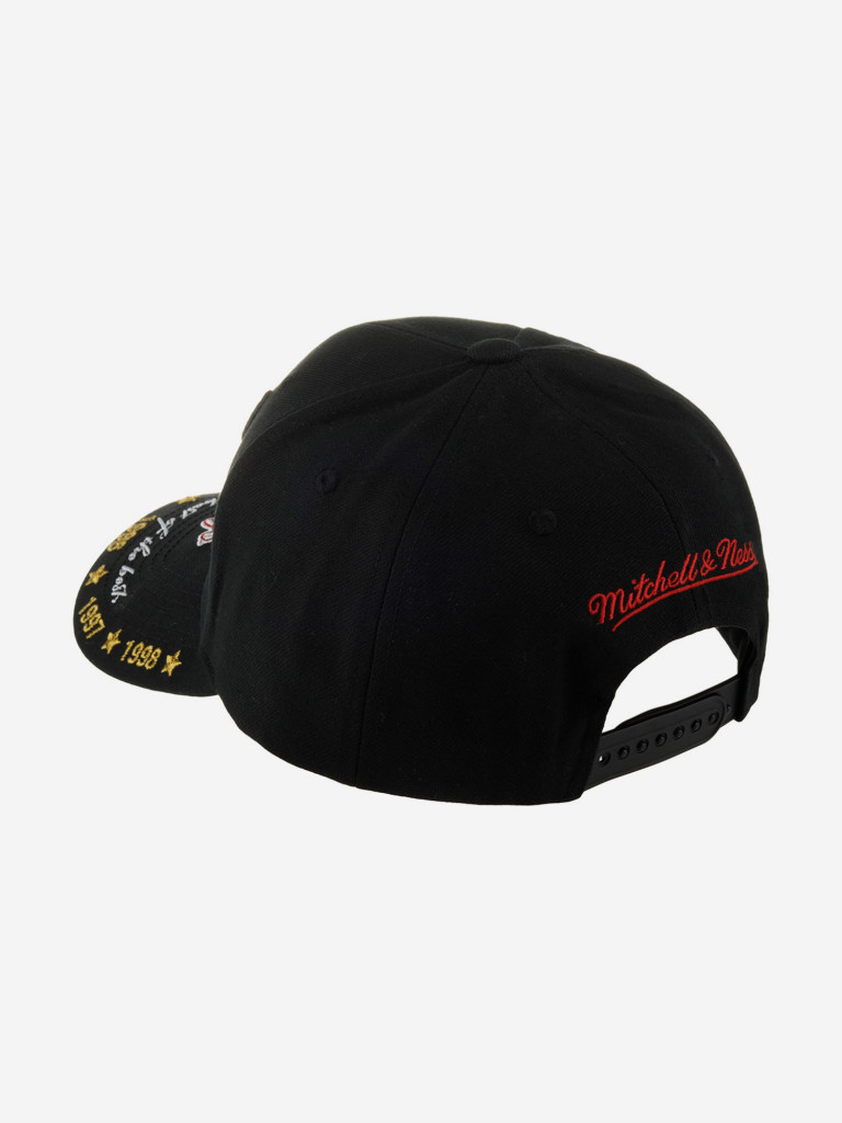 Бейсболка MITCHELL NESS HHSS6268-CBUYYPPPBLCK Chicago Bulls NBA (черный)