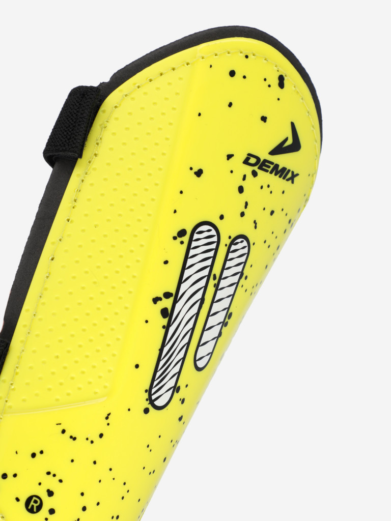 Щитки футбольные Demix