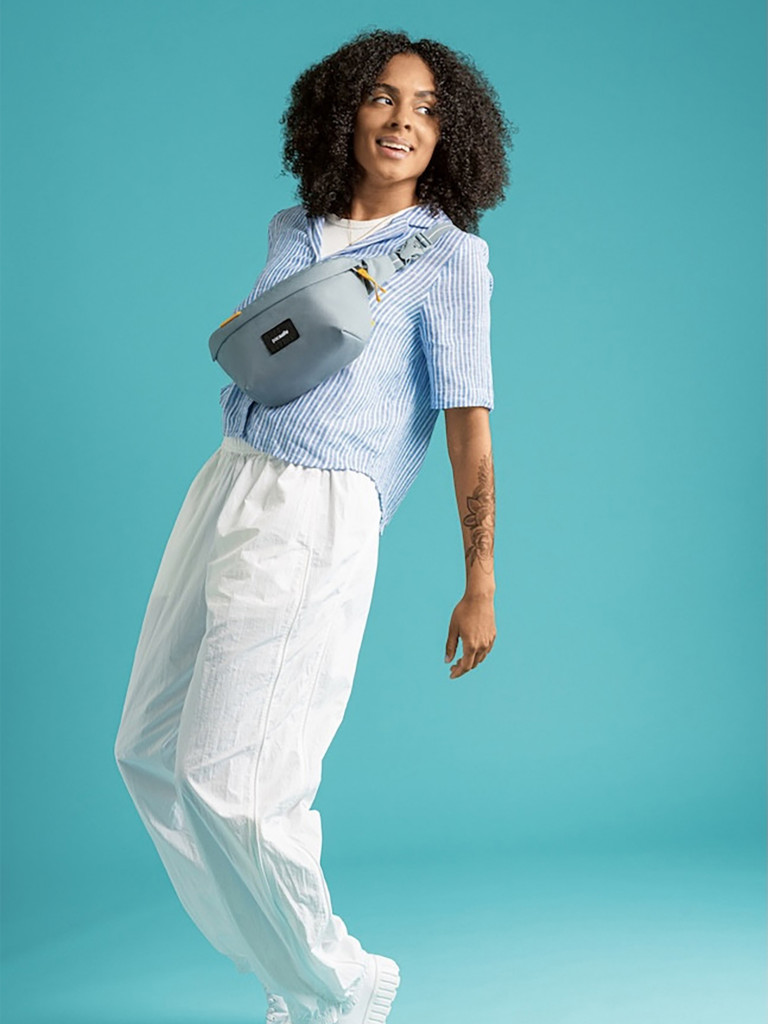 Сумка слинг антивор Pacsafe Go Sling, Fresh Mint, 2.5 л.