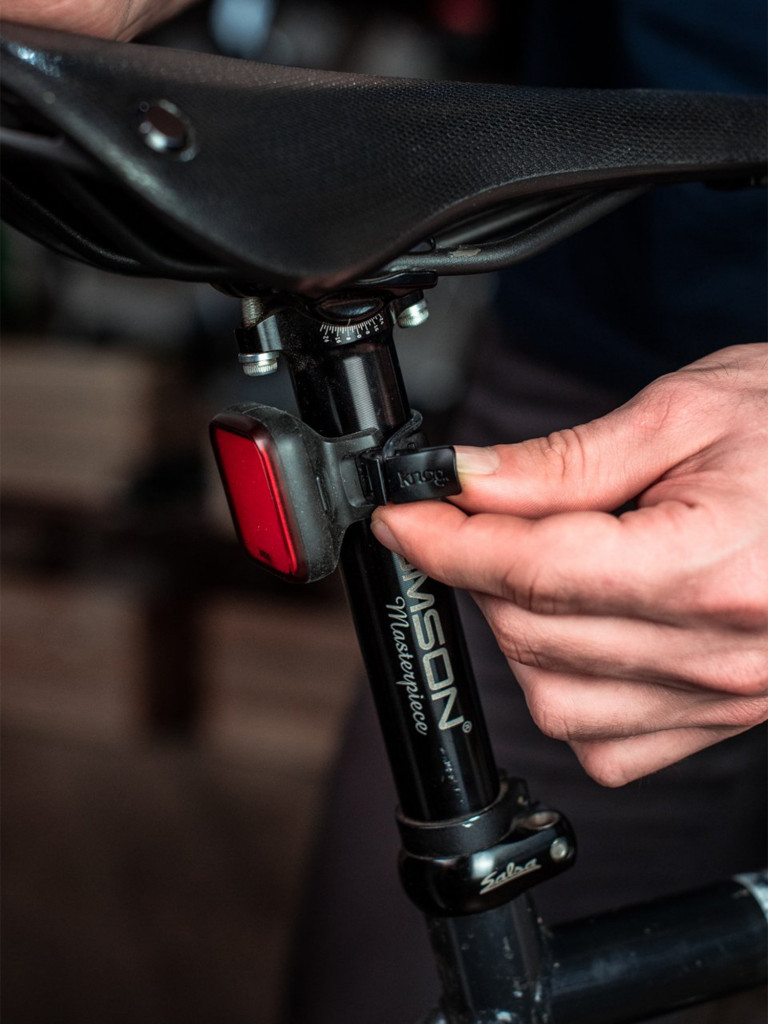 Фонарь задний Knog Blinder Skull