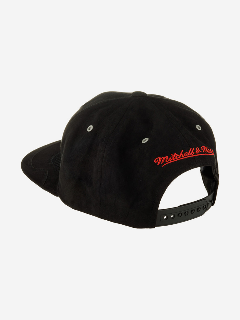 Бейсболка с прямым козырьком MITCHELL NESS HHSS5822-CBUYYPPPBKRD Chicago Bulls NBA (черный)