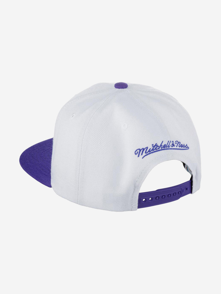 Бейсболка с прямым козырьком MITCHELL NESS 6HSSSH21294-CHOWHPR Charlotte Hornets NBA (белый)