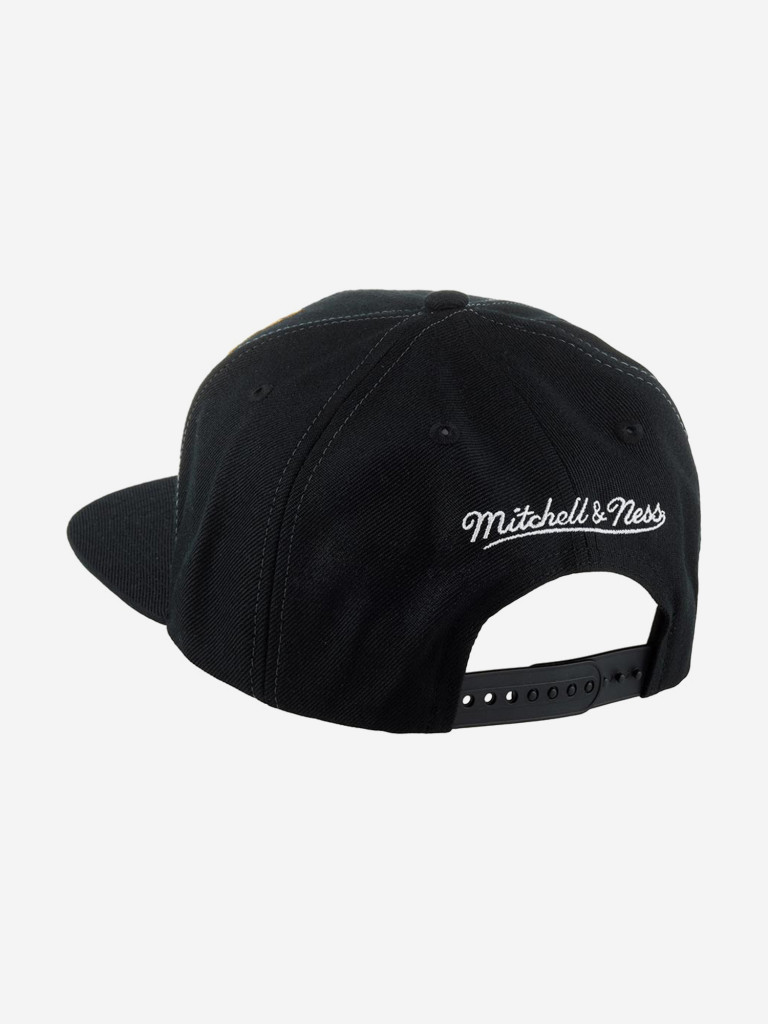 Бейсболка с прямым козырьком MITCHELL NESS HHSS1077-CBUYYPPPBLCK Chicago Bulls NBA (черный)
