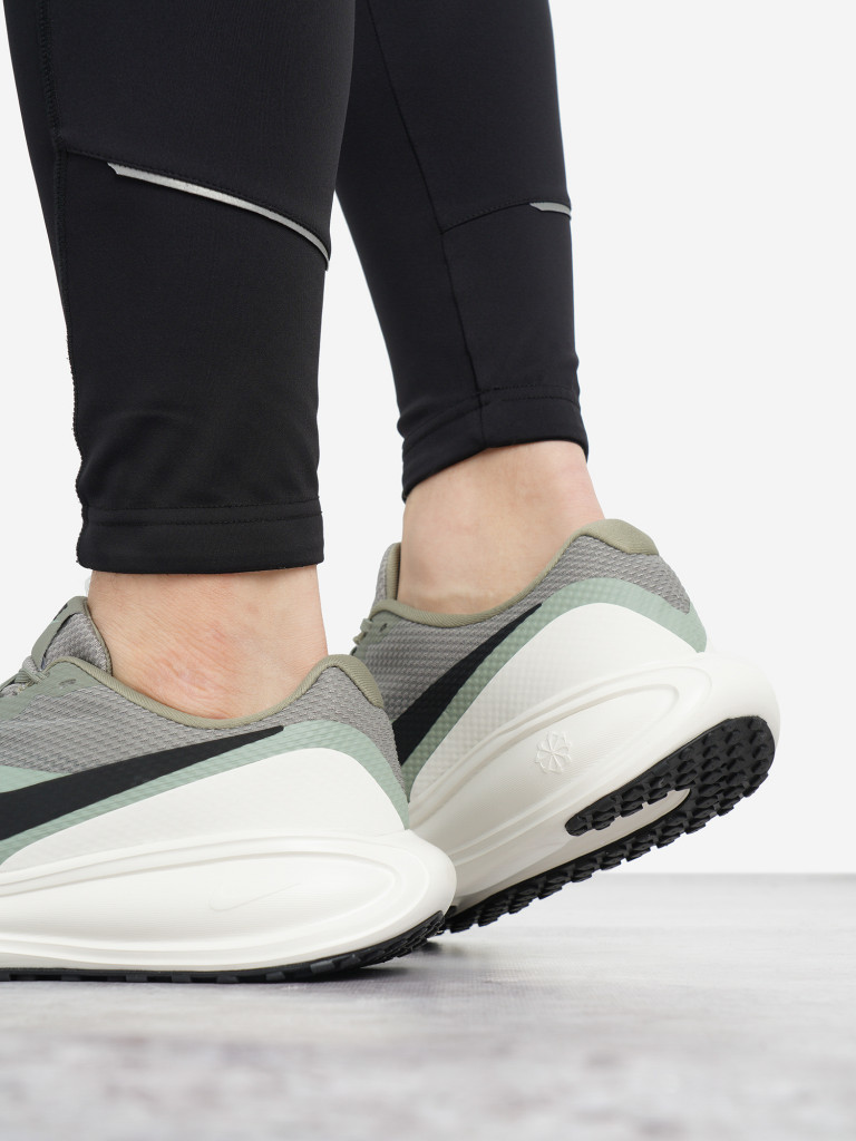 Кроссовки мужские Nike Revolution 8