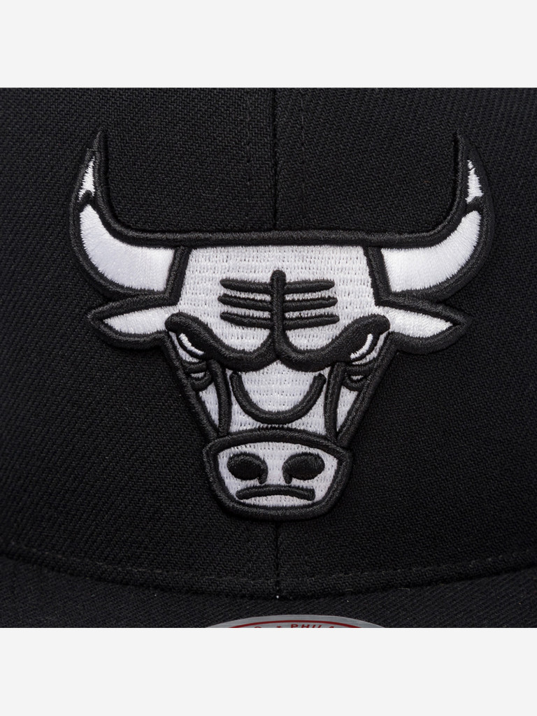 Бейсболка с прямым козырьком MITCHELL NESS HS8547-CBUBLCK Chicago Bulls NBA (черный)