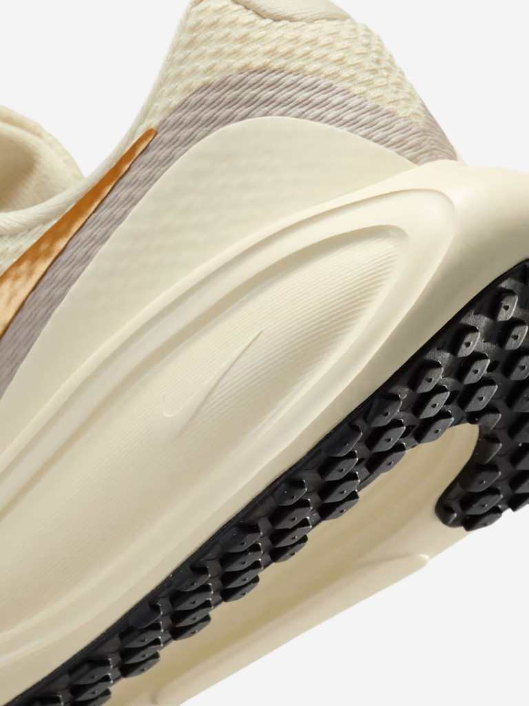 Кроссовки женские Nike Revolution 8