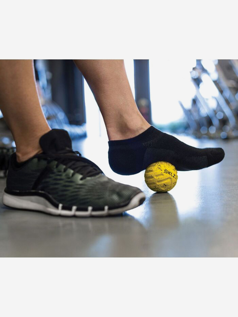 Массажный мяч для ступней, рельефный SKLZ желтый, 6,5 см