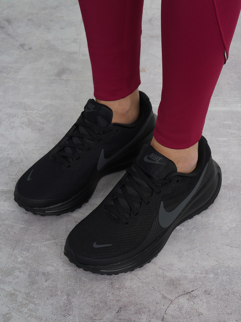 Кроссовки Nike Revolution 8