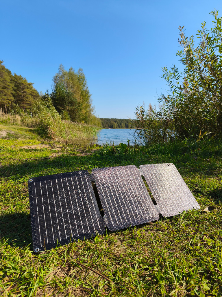Портативная солнечная батарея GiantSolar M для зарядки ноутбука 21W 5v