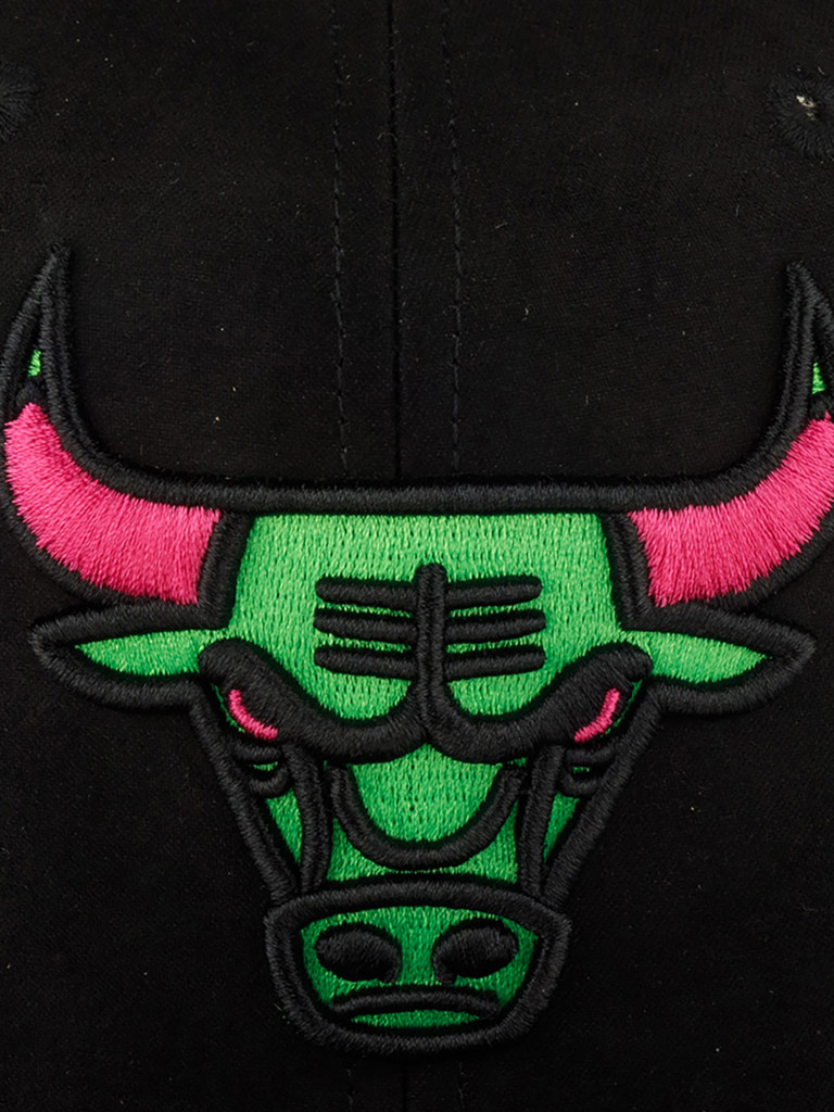 Бейсболка с прямым козырьком MITCHELL NESS HHSS1102-CBUYYPPPGYBK Chicago Bulls NBA (серый)