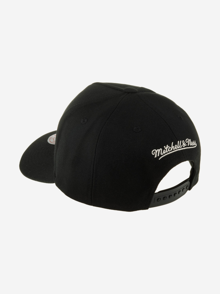 Бейсболка MITCHELL NESS HP8400-CBUBLCK Chicago Bulls NBA (черный)