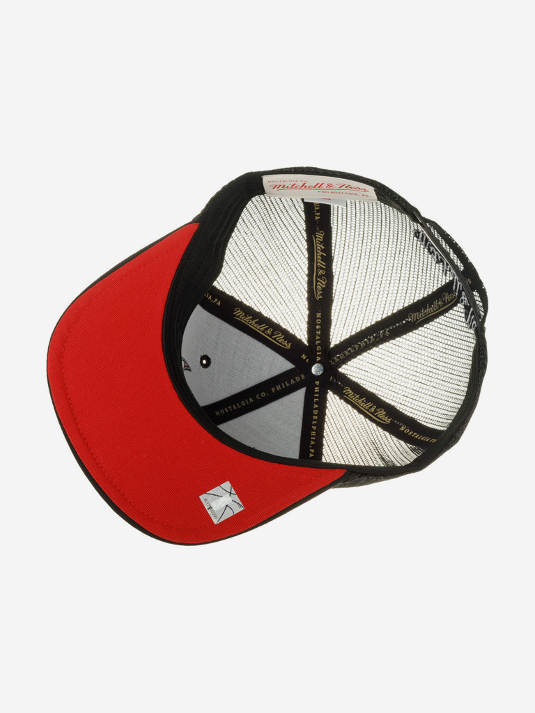 Бейсболка с прямым козырьком MITCHELL NESS HHSS7016-CBUYYPPPBLCK Chicago Bulls NBA (черный)