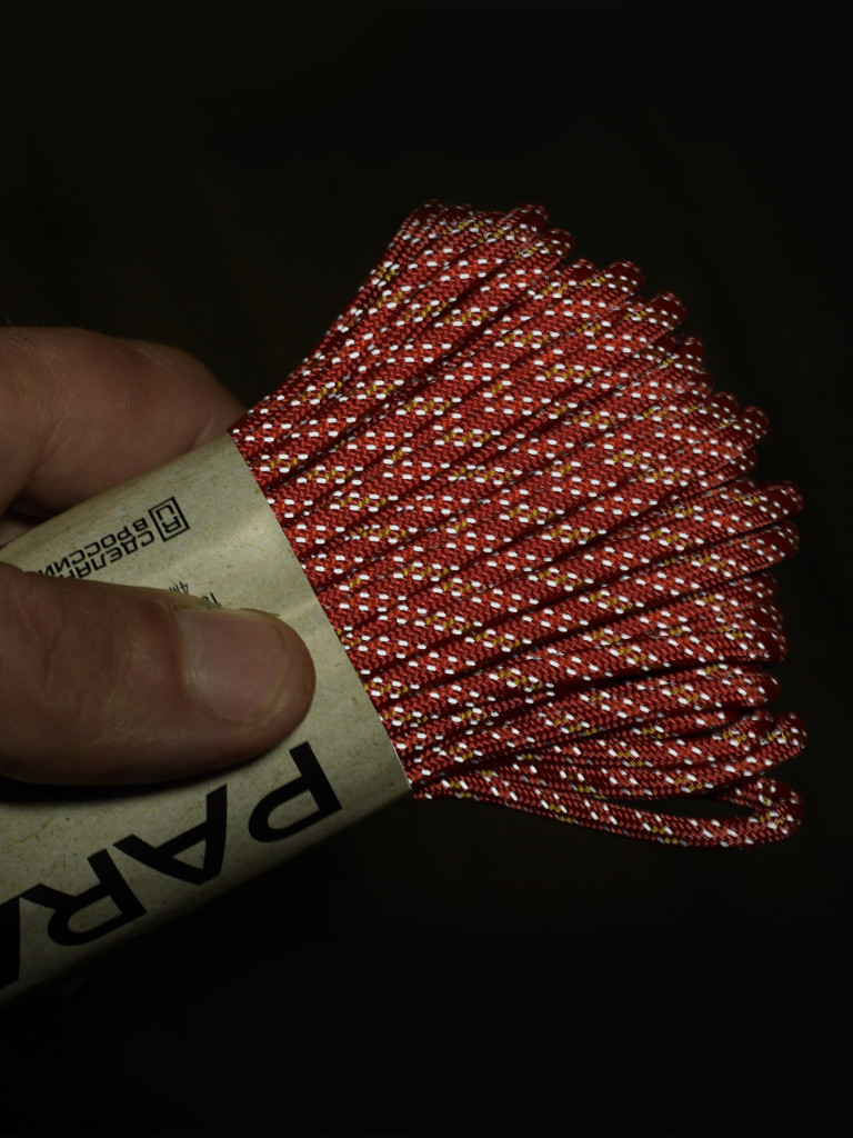 Паракорд 550 T-Gear x CORD nylon 30м световозвращающий (Red'n'Stripes)