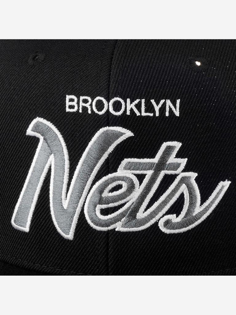Бейсболка с прямым козырьком MITCHELL NESS HHSS3280-BNEYYPPPBLCK Brooklyn Nets NBA