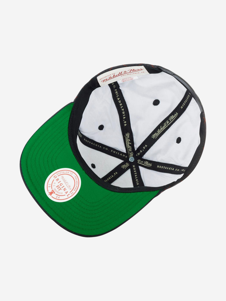 Бейсболка с прямым козырьком MITCHELL NESS HHSS1212-CBUYYPPPBLCK Chicago Bulls NBA (черный)