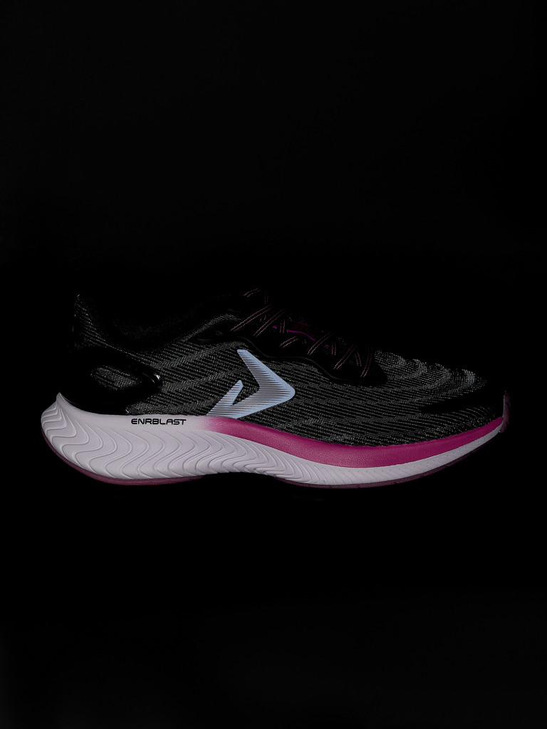 Кроссовки женские Nike W Legend Essential 2 Premium