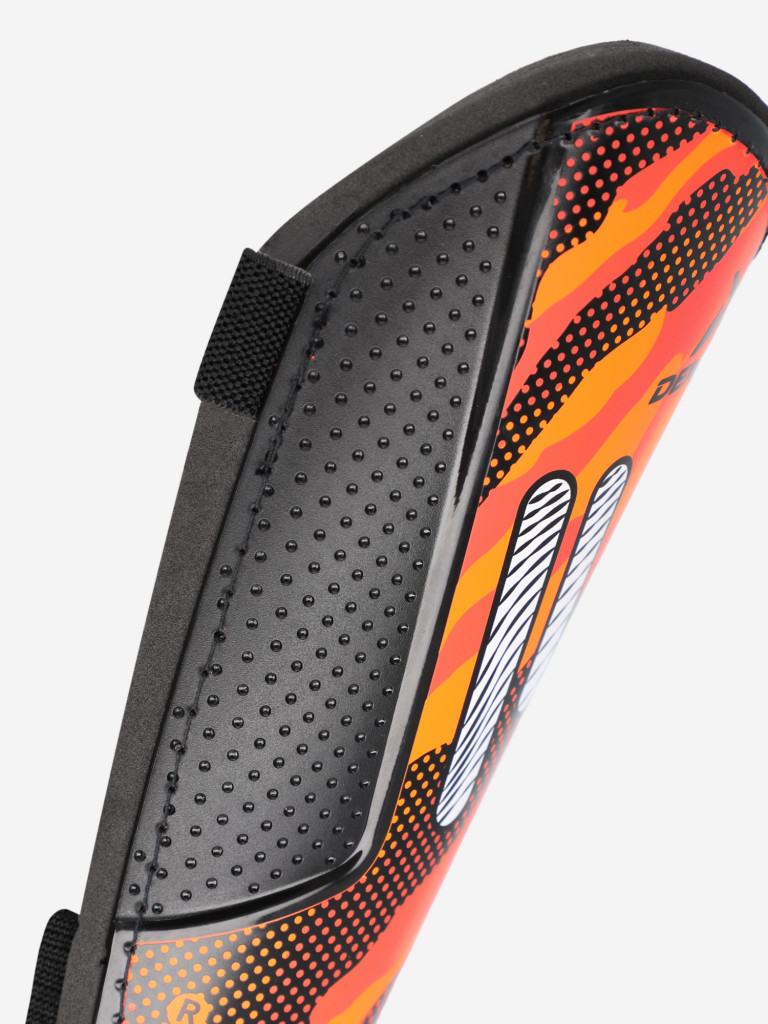 Щитки футбольные Demix