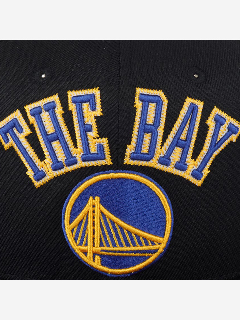 Бейсболка с прямым козырьком MITCHELL NESS HHSS1100-GSWYYPPPBLCK Golden State Warriors NBA