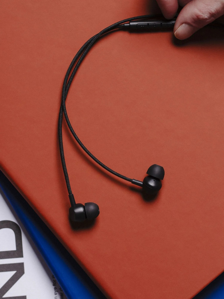 Проводные наушники Sudio V3 Wired Earbuds со встроенным микрофоном, чвет: черный