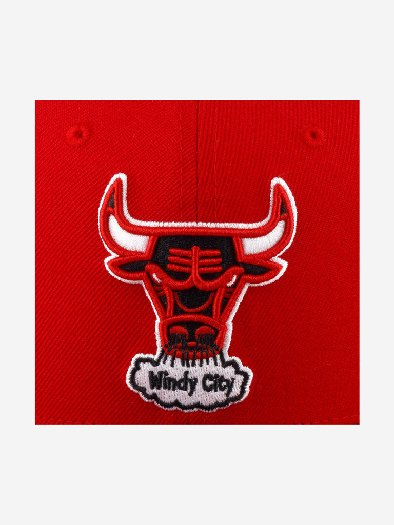 Бейсболка с прямым козырьком MITCHELL NESS HHSF2990-CBUYYPPPRED Chicago Bulls NBA (красный)