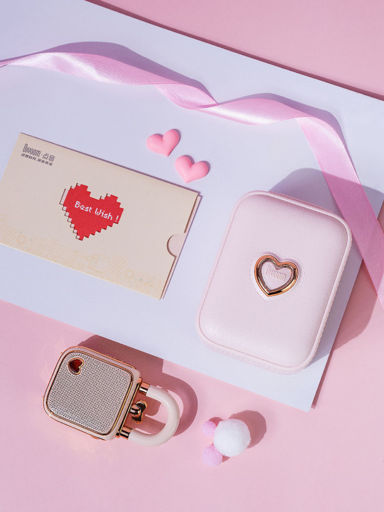 Беспроводная колонка Divoom LoveLock