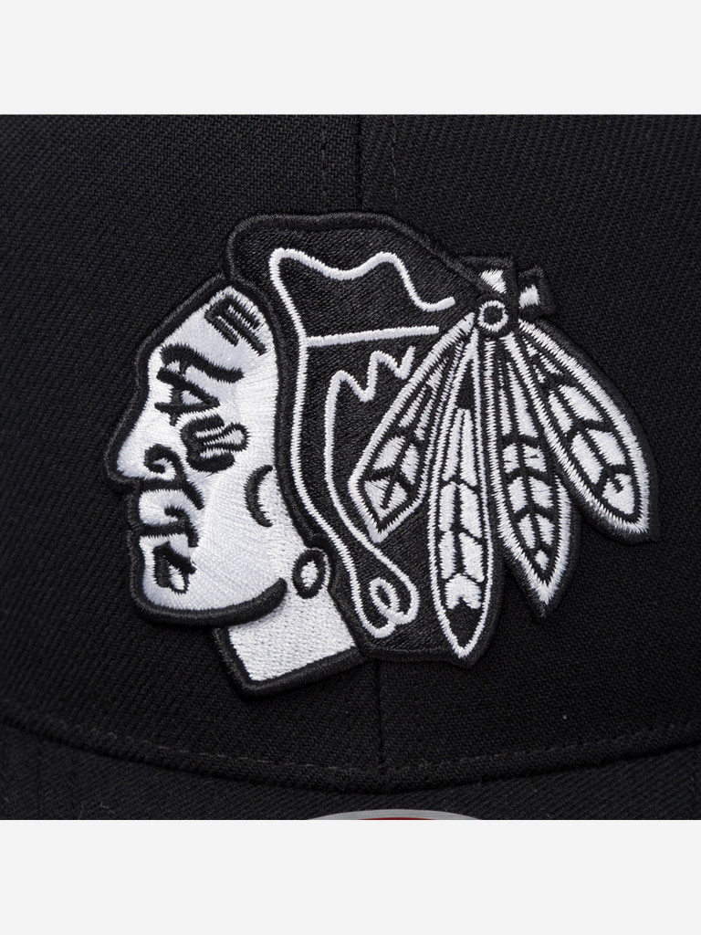 Бейсболка с прямым козырьком MITCHELL NESS HS8546-CBHBLCK Chicago Blackhawks NHL (черный)