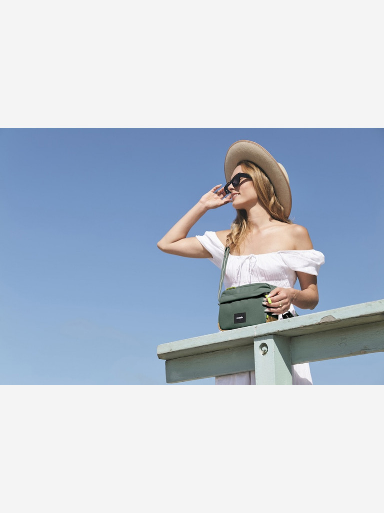 Сумка антивор Pacsafe GO crossbody, Spruce Green, 2,5 л.