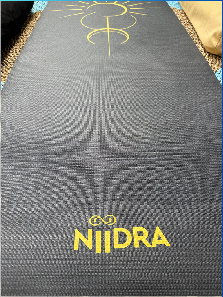 Коврик для йоги NiiDRA Затмение черный