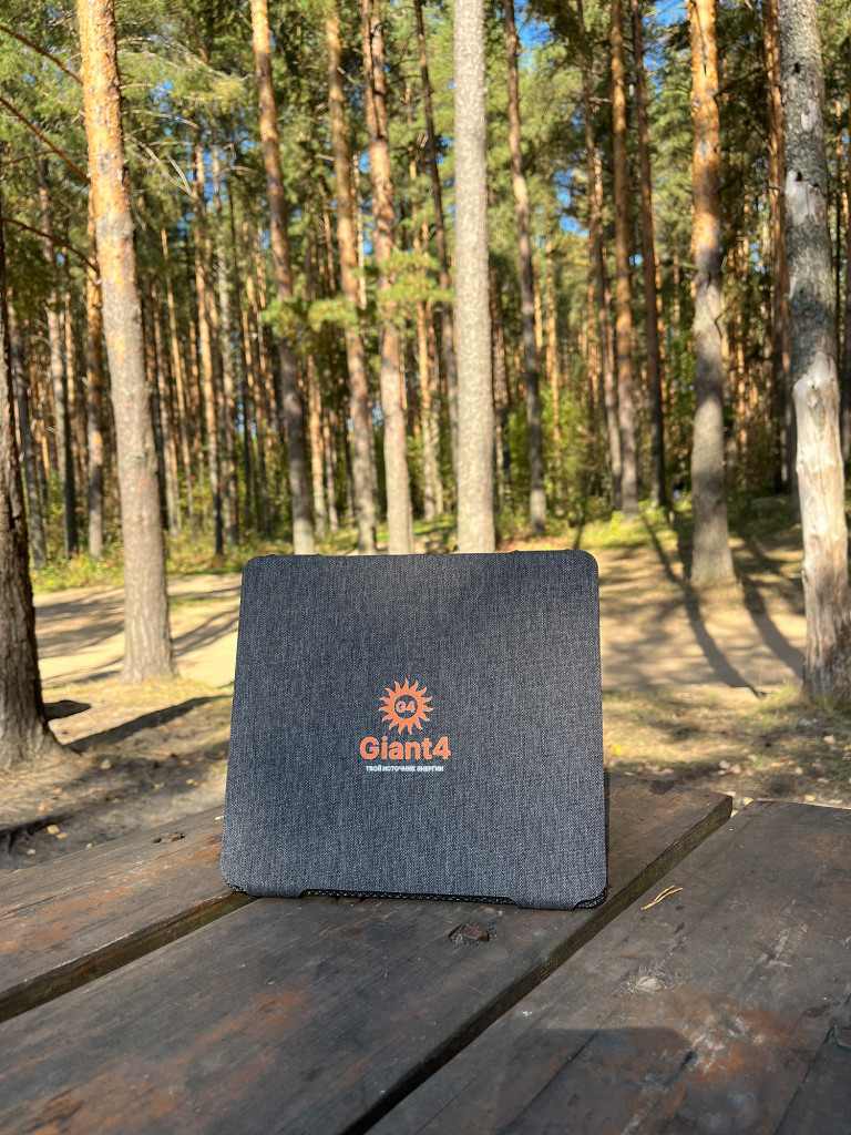 Портативная солнечная батарея GiantSolar M для зарядки ноутбука 21W 5v