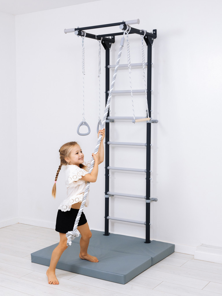 Мат с выемками для шведской стенки 100х100х8 см складной детский ROMANA