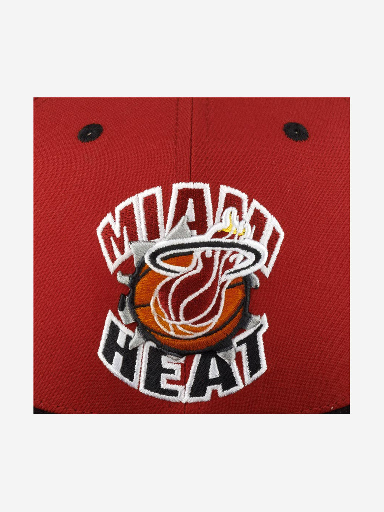 Бейсболка с прямым козырьком MITCHELL NESS HHSS5146-MHEYYPPPRED1 Miami Heat NBA (красный)