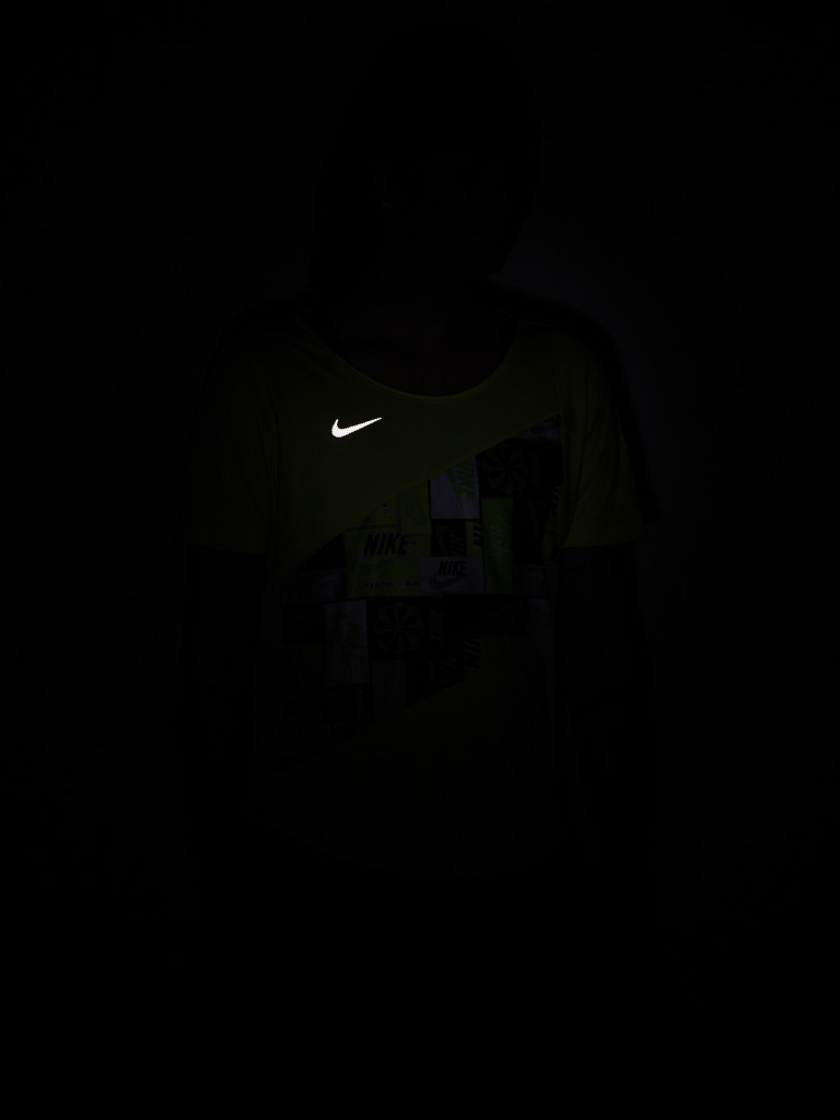 Футболка женская Nike