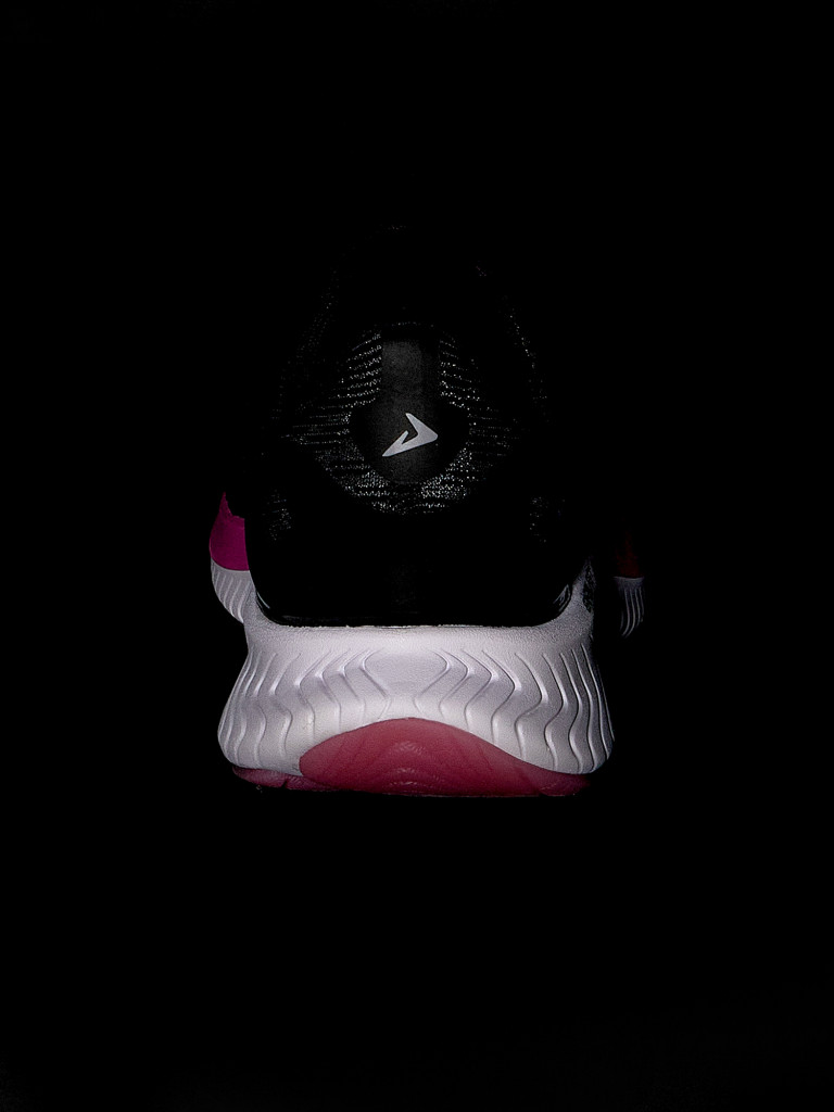 Кроссовки женские Nike W Legend Essential 2 Premium
