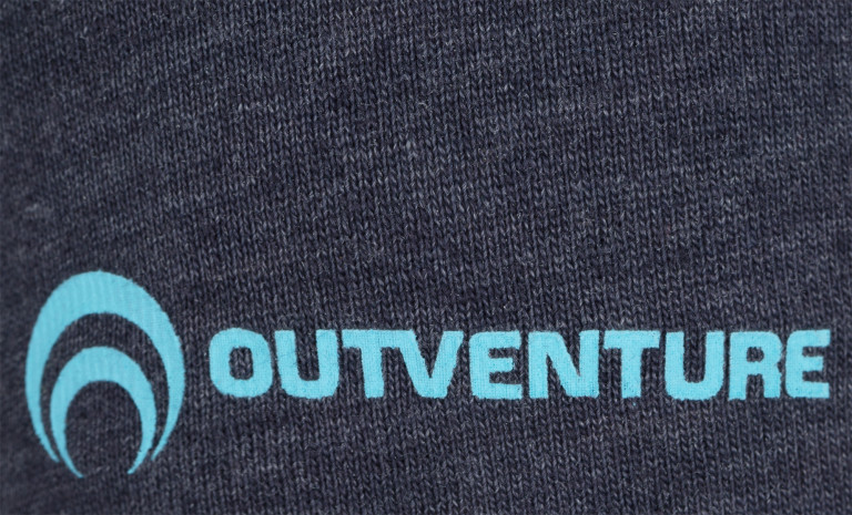 Какое утверждение о бренде outventure. Аутвенчер логотип. Бренд спортивной одежды Outventure. Нашивка Outventure. Логотип Оутвентуре.