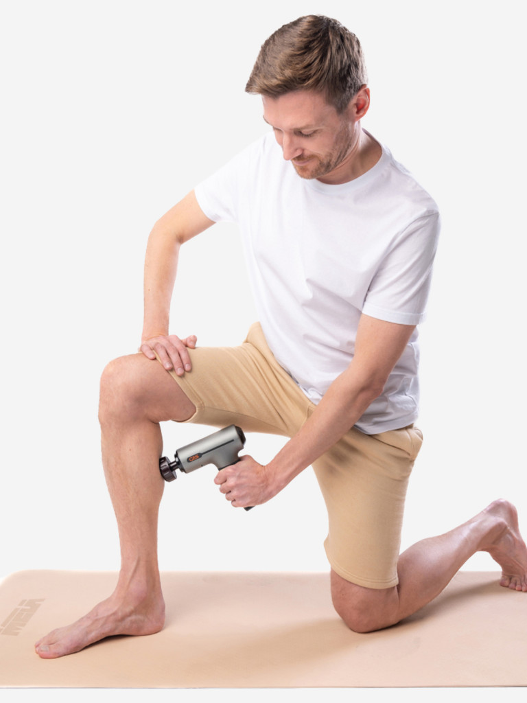 Перкуссионный массажер для тела GESS Revolver Plus, массажный пистолет, ударный, 5 насадок, уникальная насадка с прогревом