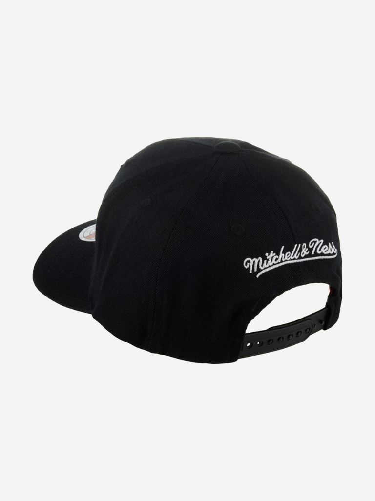 Бейсболка MITCHELL NESS HHSSINTL1265-CBUBLCK Chicago Bulls NBA (черный)