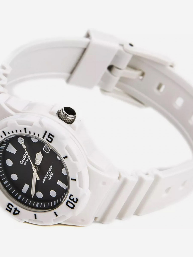 Наручные часы Casio LRW-200H-1E