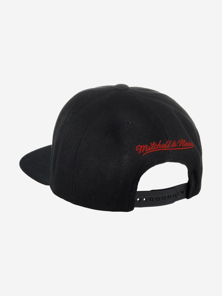 Бейсболка с прямым козырьком MITCHELL NESS 6HSSMM21027-CBUBLCK Chicago Bulls NBA (черный)